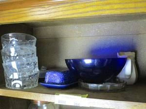 lot 266 image: CLEAR GLASS BOWLS, VINTAGE BLUE SPECKLE BUTTER DISH, VINTAGE METAL BUTTER DISH WITH GLASS INSERT, BLUE GLASS BOWL