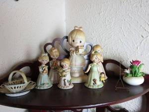 lot 92 image: 1981 GROWING UP BIRTHDAY GIRLS, SMALL CHINA PIECES