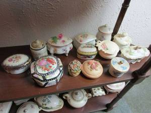 lot 100 image: MANY CHINA PIECES, ALL LIDED CONTAINERS, MULTIPLE BRANDS