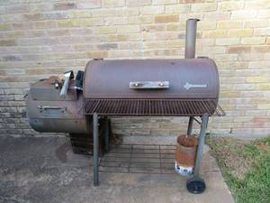 lot 151 image: NEW BRAUNFELS SMOKER W SIDE FIRE BOX &amp ACCESSORIES