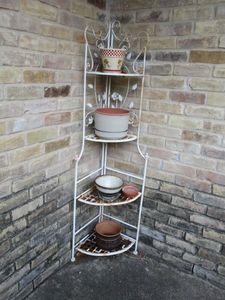 lot 155 image: METAL CORNER SHELF, CONTENTS INCL.