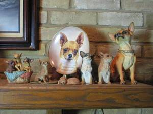 lot 191 image: LOT OF CHIUAHUA CERAMIC FIGURINES AND DECOR PLATE