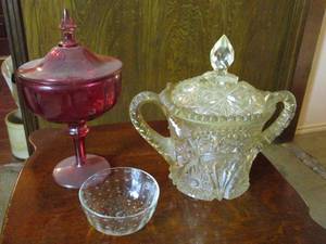 lot 198 image: VINTAGE CRYSTAL GLASS CANDY DISHES