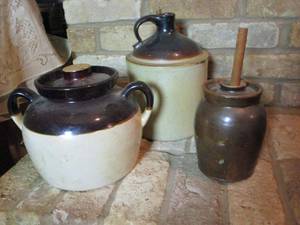 lot 204 image: VINTAGE CERAMIC BUTTER CHURN, CERAMIC JUGS