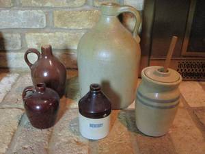 lot 205 image: VINTAGE CERAMIC JUGS, ONE LARGE JUG, VINTAGE BUTTER CHURN