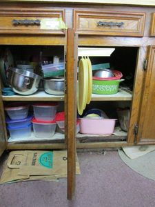lot 274 image: CONTENTS OF LOWER KITCHEN CABINET.. TUPPERWARE CONTAINERS, MIXING BOWLS, SERVING BOWL
