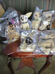 lot 313 image: 6 COLLECTABLE TALKING TACO BELL CHIHUAHUAS, ONLY 1 OPENED, THE REST ARE SEALED, 5 DIFFERENT SAYINGS