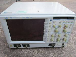 lot 326 image: LECROY LT342 WAVERUNNER 500 MHz OSCILLOSCOPE