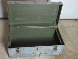 lot 344 image: LARGE METAL TRUNK