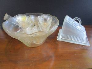 lot 280 image: GLASS PUNCH BOWL WITH CUPS AND SERVING LADLE, CHEESE DISH WITH LID.