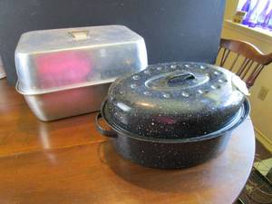 lot 281 image: &nbspLARGE VINTAGE BLUE SPECKLE ROASTING PAN, LARGE SILVER SERVING PAN