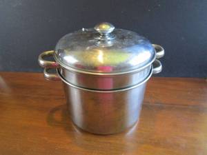 lot 282 image: STEAMING POT