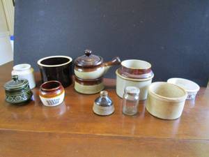 lot 290 image: LOT OF CERAMIC POTTERY KITCHEN ITEMS, DOG BOWL