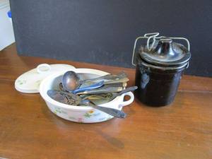 lot 291 image: VINTAGE SERVING DISH, LOT OF VINTAGE DAFFODIL AND 1840S ROGERS BROS. SILVERWARE AND SERVING UTENSILS, CERAMIC JAR WITH LID.&nbsp