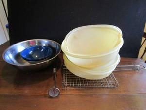 lot 292 image: MIXING BOW, TUPERWARE BOWL WITH LID, VEGETABLE GRILLING TOOL, MEAT THERMOMETER