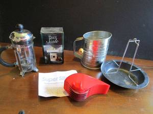 lot 295 image: BODUM GLASS COFFEE PRESS, DIET SCALE IN BOX, SUPER SLICER, VINTAGE SIFTER, CHICKEN ROASTER STAND