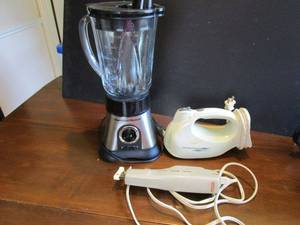 lot 296 image: HAMILTON BEACH BLENDER, HAMILTON BEACH HAND MIXER, RONSON ELECTRIC MEAT CARVER