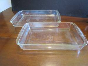 lot 300 image: PYREX BAKING PANS