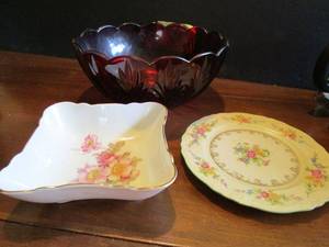 lot 301 image: SHANNON CRYSTAL FROM IRELAND RED CRYSTAL BOWL, EMBASSY CHINA PLATE FROM JAPAN, BAVARIA SCHUMANN ARZBERG GERMANY WILD ROSE CHINA BOWL