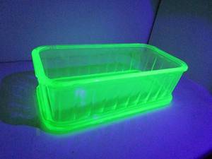lot 310 image: DEPRESSION ERA URANIUM GLASS REFRIGERATOR DISH