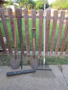 lot 320 image: SHOVELS, PUSH BROOM, RAKE