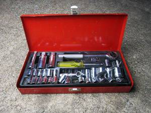 lot 341 image: TOOLBOX W RATCHET DRIVER SET