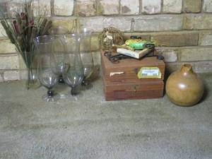 lot 355 image: COLLECTABLE GLASSES FROM NEW ORLEANS, WOODEN CIGAR BOX, DECOR