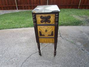 lot 359 image: ANTIQUE SIDE TABLE ON CASTERS, CONTENTS INCL.