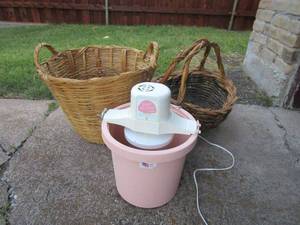 lot 362 image: YOGURT &amp ICE CREAM MAKER, WICKER BASKETS