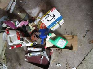 lot 371 image: CAULKING GUN, POTS, OUTDOORGARDEN ITEMS