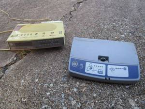 lot 373 image: MEDTRONIC CARELINK MONITOR, GE SOFTLITE AMFM RADIO