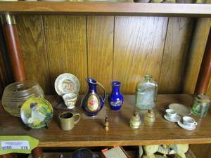 lot 318 image: VARIOUS CHINA, GLASS BOTTLES &amp DECOR