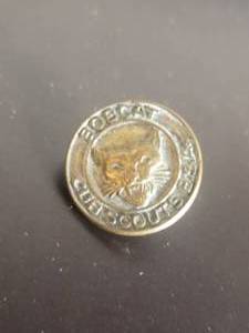 lot 39 image: Vintage Cub Scout-Bobcat - pushbacklapel pin - B.S.A