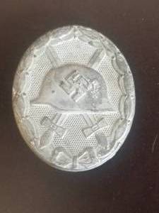 lot 99 image: WWII German Nazi military wound badge