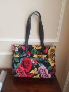 lot 23 image: Vera Bradley Commuter Tote