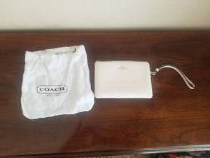 lot 25 image: Coach leather wristlet wallet - very nice