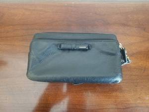 lot 98 image: Coach leather wristlet wallet - very nice - black