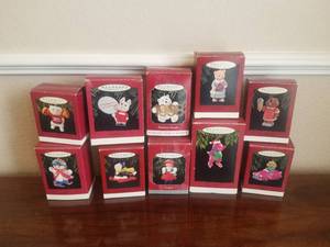 lot 61 image: Selection of Hallmark Christmas ornaments