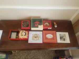 lot 78 image: Selection of Hallmark Christmas ornaments