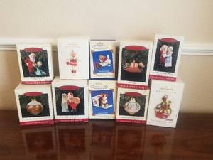 lot 74 image: Selection of Hallmark Christmas ornaments