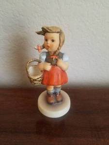 lot 89 image: Hummel - Little Shopper figurine -96 - signed - Goebel - W. Germany
