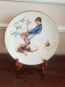 lot 81 image: Norman Rockwell plate with stand - 1972 - Summer-Flying High - Gorham fine china