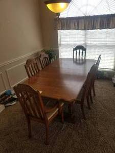 lot 56 image: Very nice wood dining room table and 6 chairs - 42 by 78 with leaf - leaf is 12