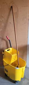 lot 16 image: RUBBERMAID WAVEBRAKE BUCKET WRINGER AND MOP AS SHOWN.