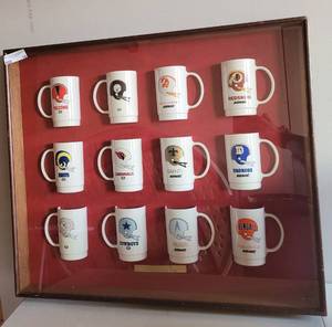 lot 19 image: VINTAGE 1980 FRAMED SONIC  DR. PEPPER PROMOTIONAL NFL MUGS AS SHOWN.