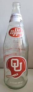 lot 28 image: VINTAGE 1976 DR. PEPPER OKLAHOMA UNIVERSITY FIESTA BOWL 32OZ COMMEMORATIVE BOTTLE AS SHOWN.