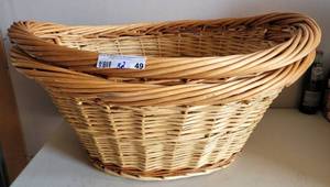 lot 49 image: LOT OF 2 LARGE SIZE OVAL BASKETS AS SHOWN. (SOLD 2 X THE MONEY)