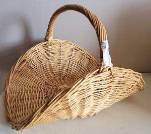 lot 54 image: BASKET IN STYLE SHOWN.