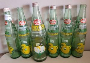 lot 58 image: VINTAGE DR. PEPPER BAYLOR UNIVERSTITY COMMEMORATIVE BOTTLES AS SHOWN.