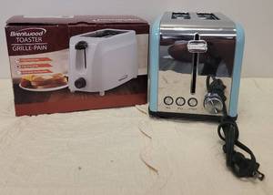 lot 82 image: LOT OF TOASTERS AS SHOWN.